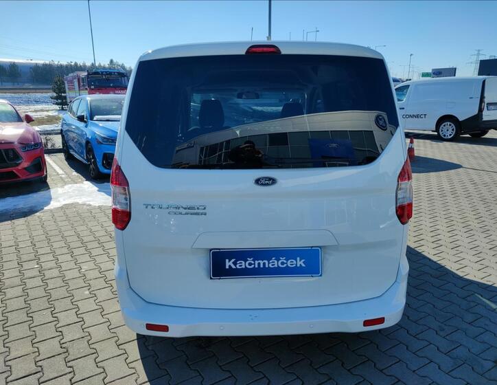 Ford Tourneo Courier 4