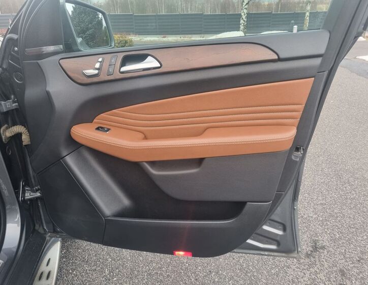 Mercedes-Benz GLE 16