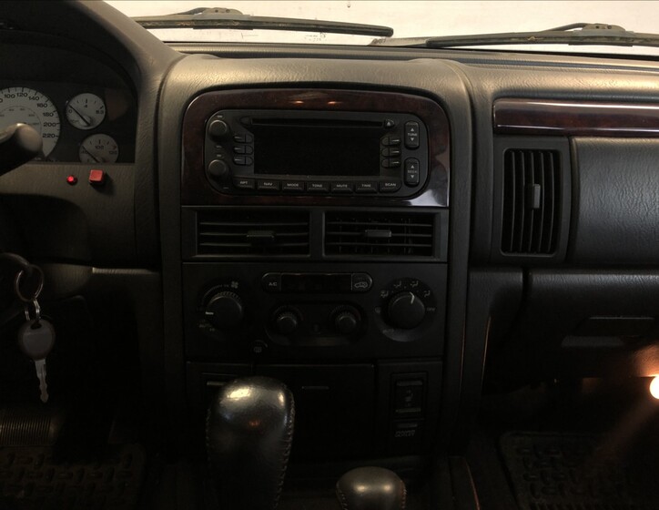 Jeep Grand Cherokee 16