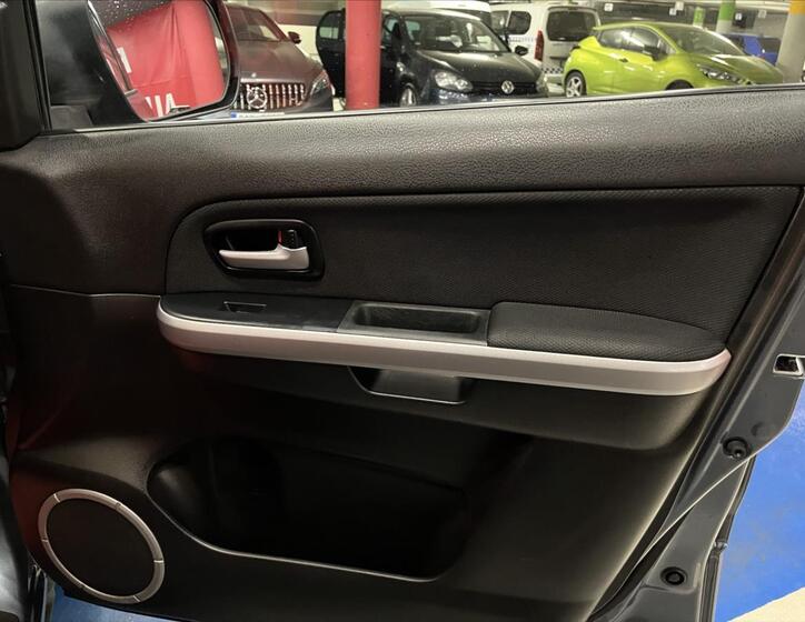Suzuki Grand Vitara 12