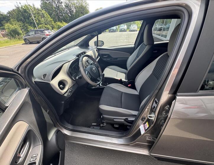 Toyota Yaris 6