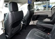 Chrysler Pacifica 32
