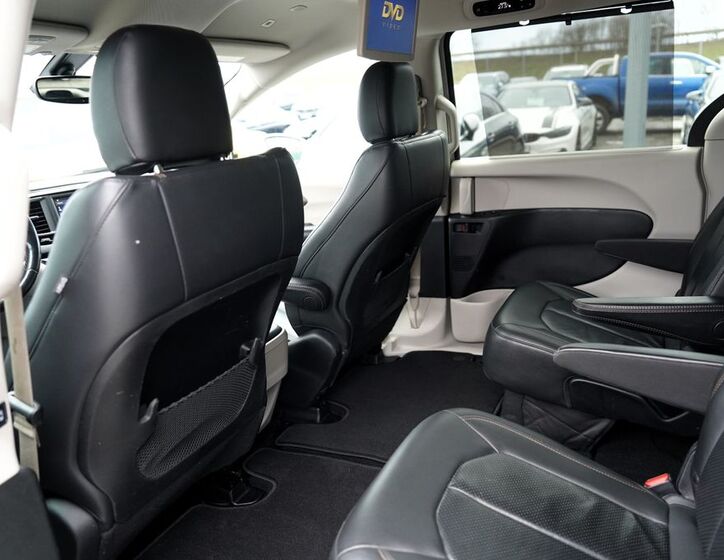 Chrysler Pacifica 32