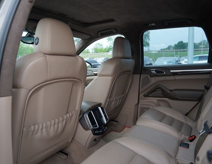Porsche Cayenne 36