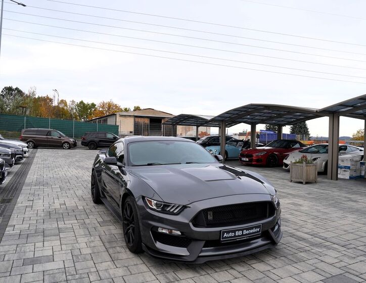 Ford Mustang 8