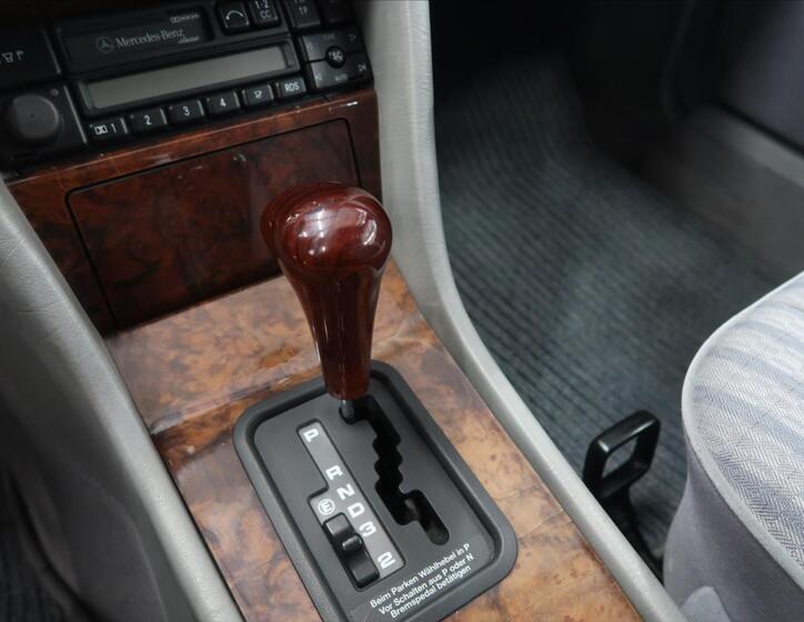 Mercedes-Benz 124 21