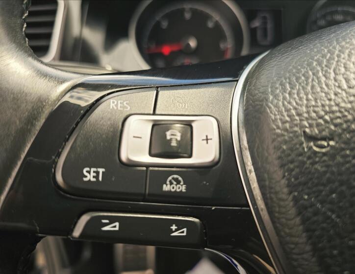 Volkswagen Golf 16