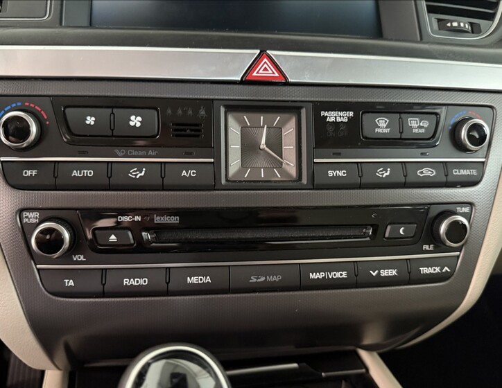 Hyundai Genesis 16