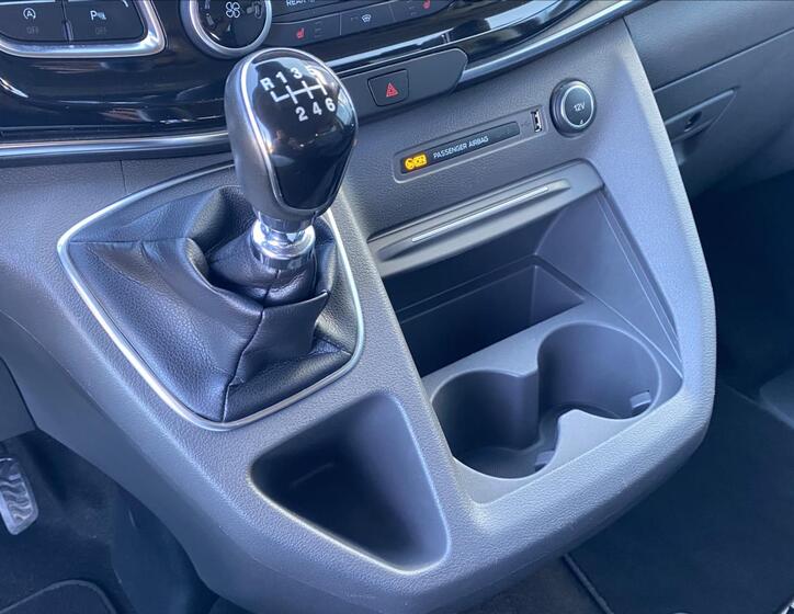 Ford Tourneo Custom 33