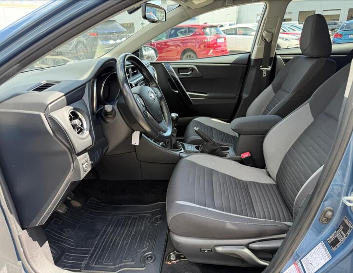 Toyota Auris 8