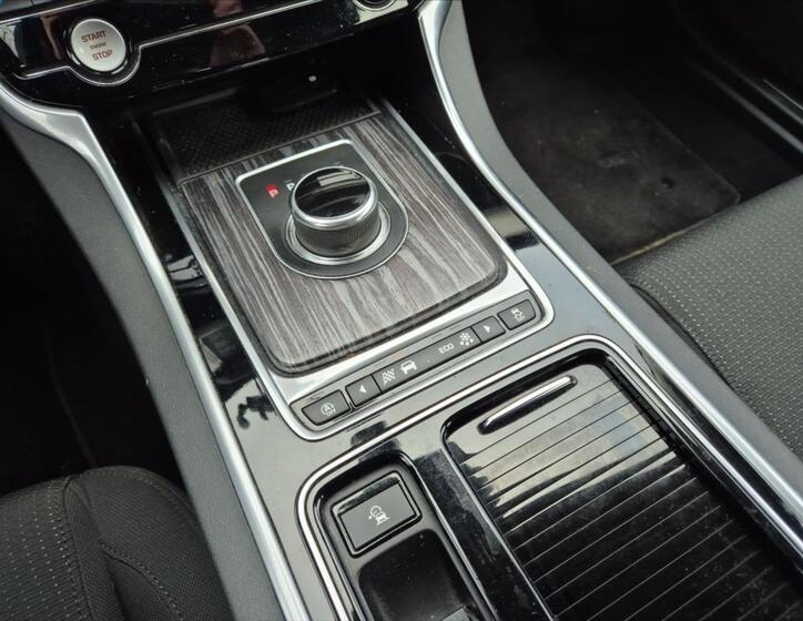 Jaguar XF 17