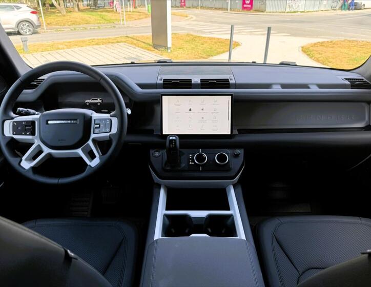 Land Rover Defender 8