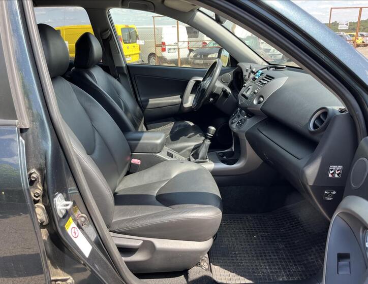 Toyota RAV4 11