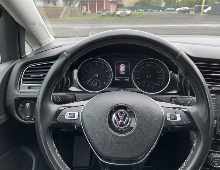 Volkswagen Golf 16
