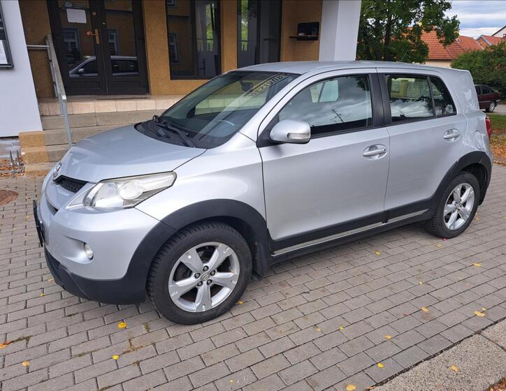 Toyota Urban Cruiser 4