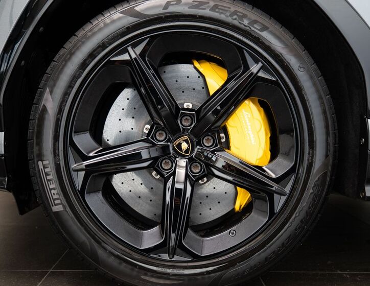 Lamborghini Urus 23