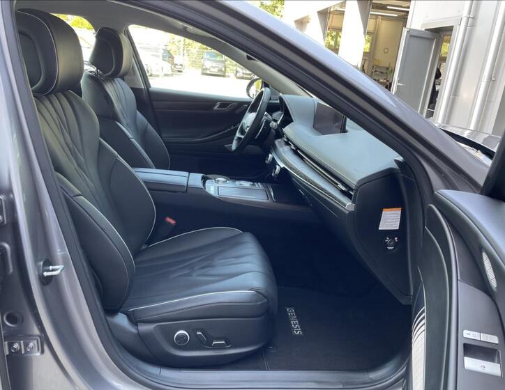 Hyundai Genesis 11
