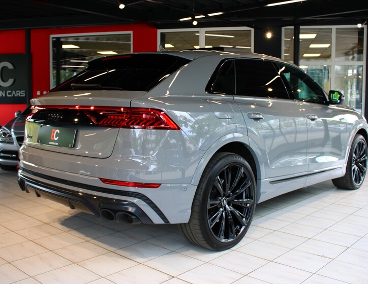 Audi SQ8 6