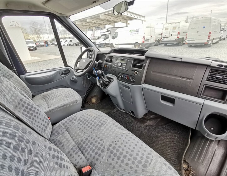 Ford Transit 8
