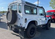 Land Rover Defender 4