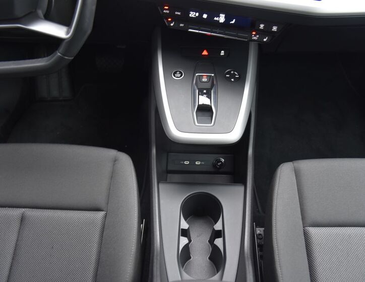 Audi Q4 32