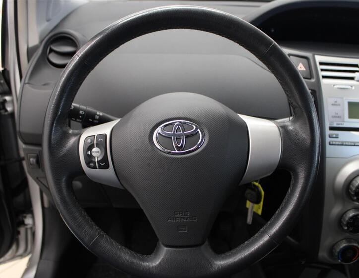Toyota Yaris 17