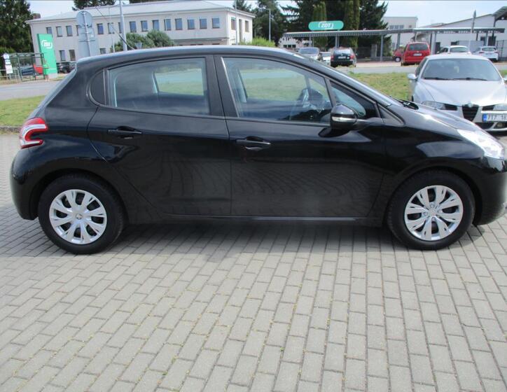 Peugeot 208 5