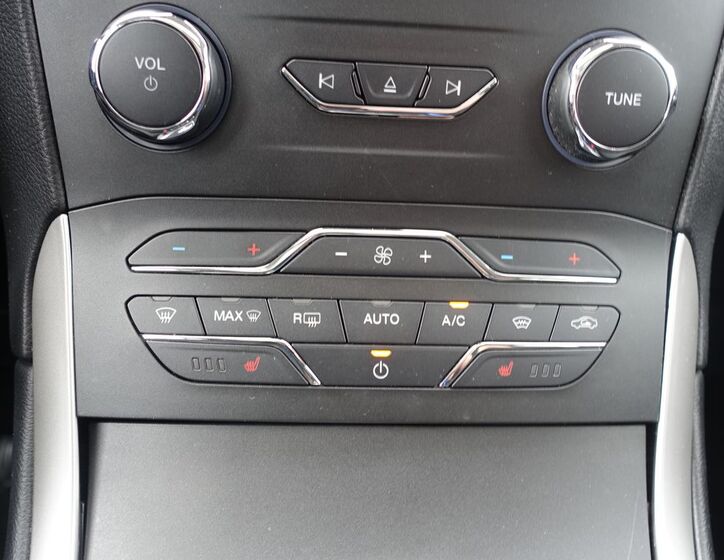Ford Galaxy 18