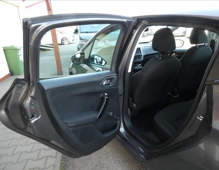 Peugeot 208 21