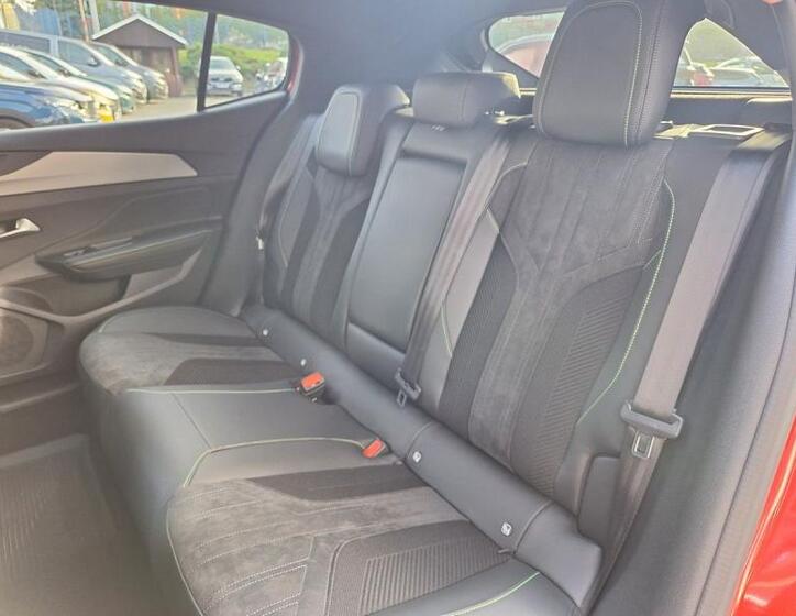 Peugeot 408 21