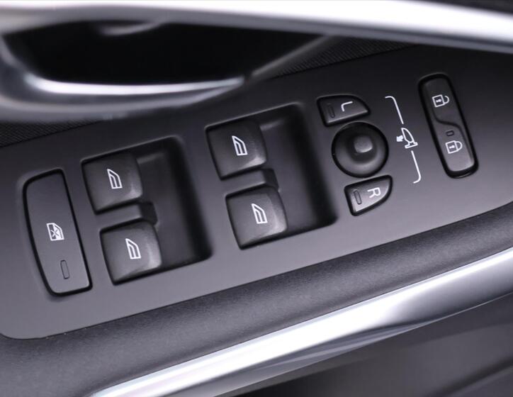 Volvo V40 17