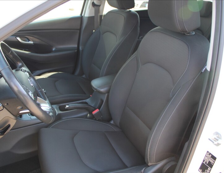 Hyundai i30 27