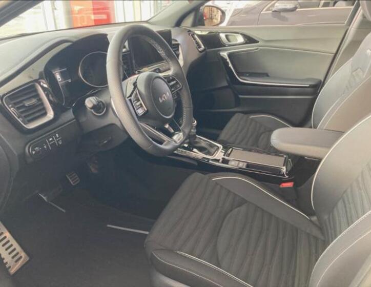 KIA ProCeed 8