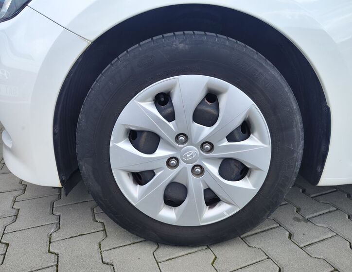 Hyundai i20 24
