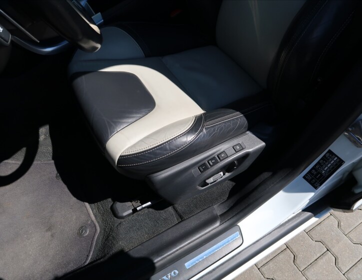 Volvo XC60 25