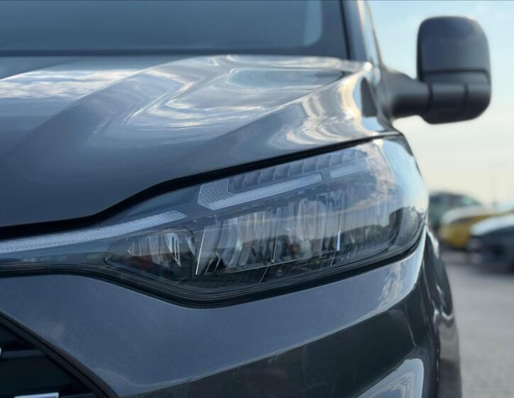 Ford Tourneo Custom 9