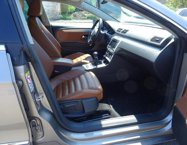 Volkswagen Passat CC 12