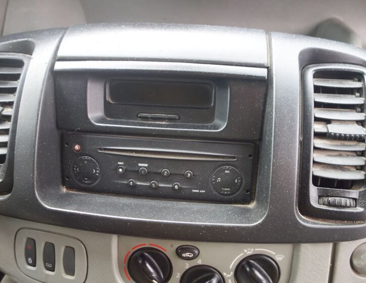 Opel Vivaro 11