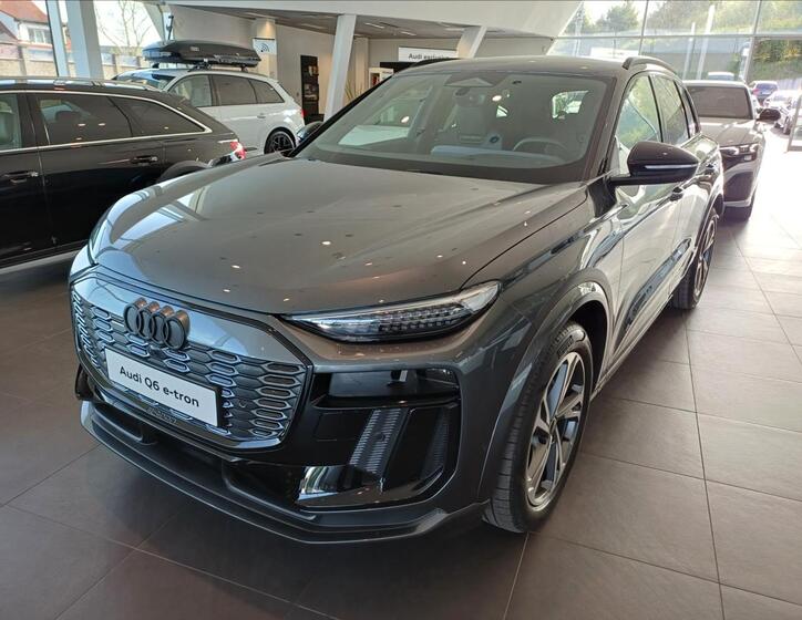 Audi Q6 1