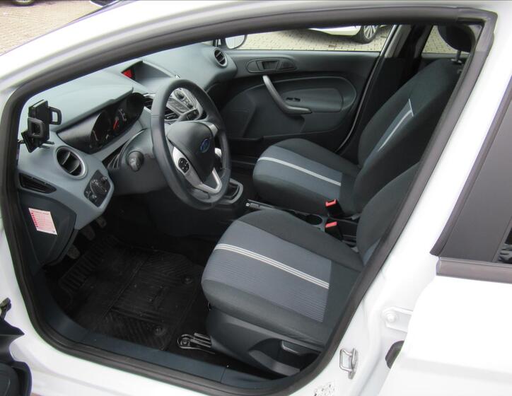 Ford Fiesta 12