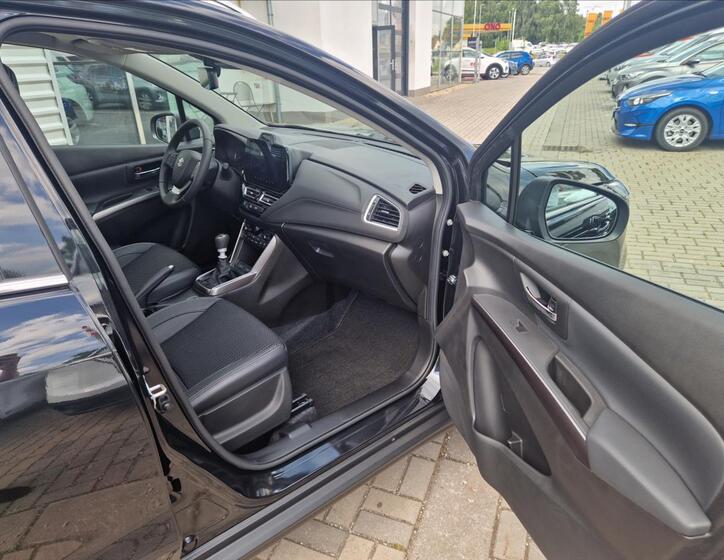 Suzuki S-Cross 11