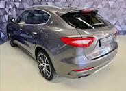 Maserati Levante 5
