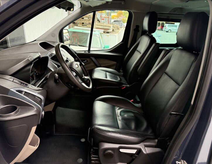 Ford Tourneo Custom 11