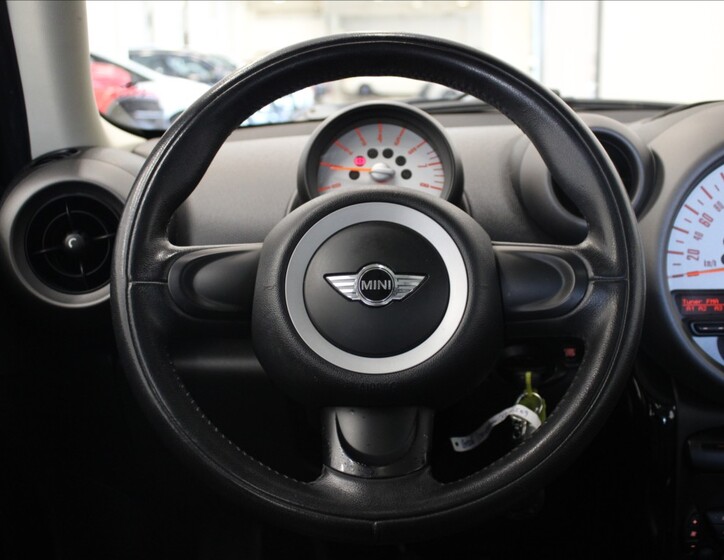 Mini Countryman 9