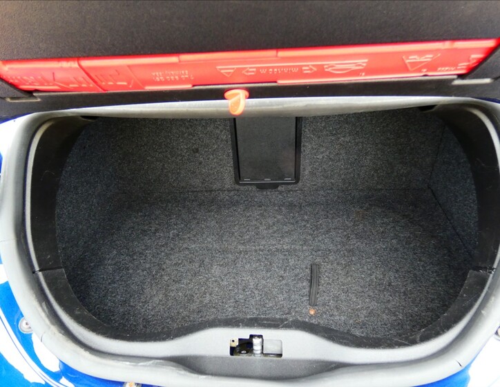 Volkswagen New Beetle 14