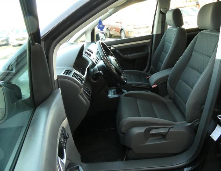 Volkswagen Touran 10