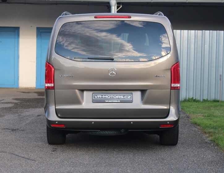 Mercedes-Benz Třídy V 9