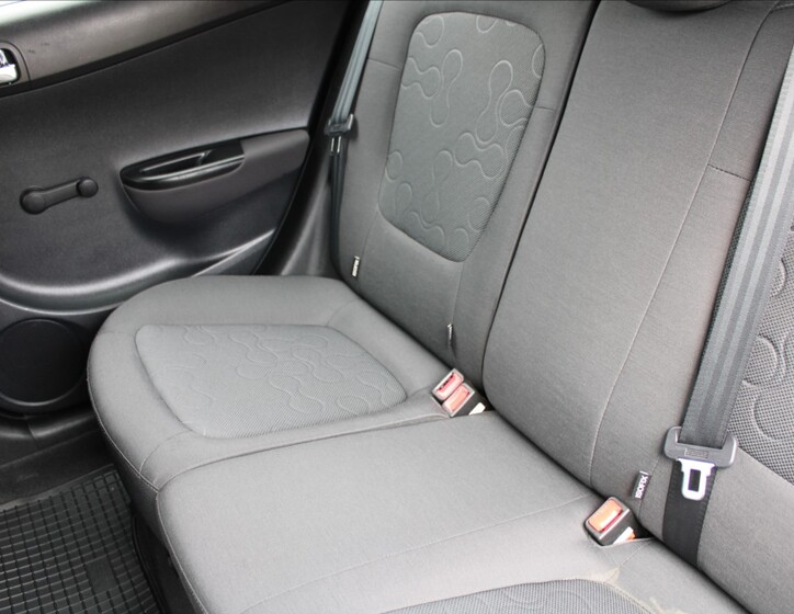 Hyundai i20 16