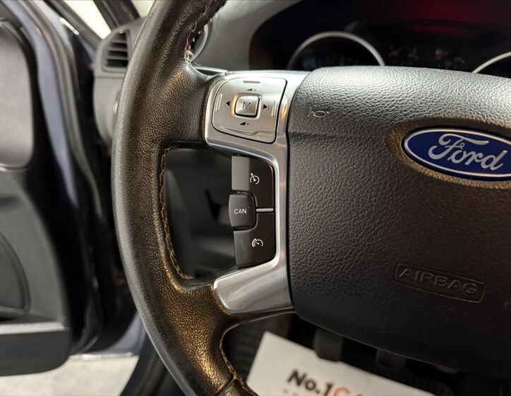 Ford Galaxy 9