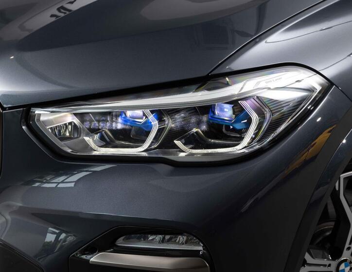 BMW X5 8